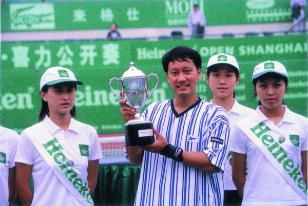 财盛证券 在网球中心打壁球，会是怎样的体验？